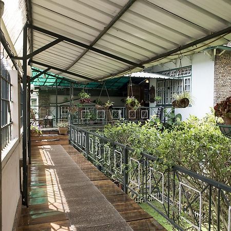 Oyo 2402 Hotel Highwinds Shillong Exteriör bild