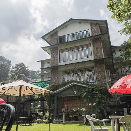 Oyo 2402 Hotel Highwinds Shillong Exteriör bild
