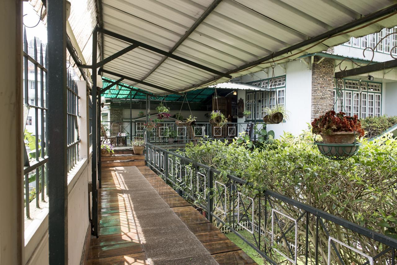 Oyo 2402 Hotel Highwinds Shillong Exteriör bild