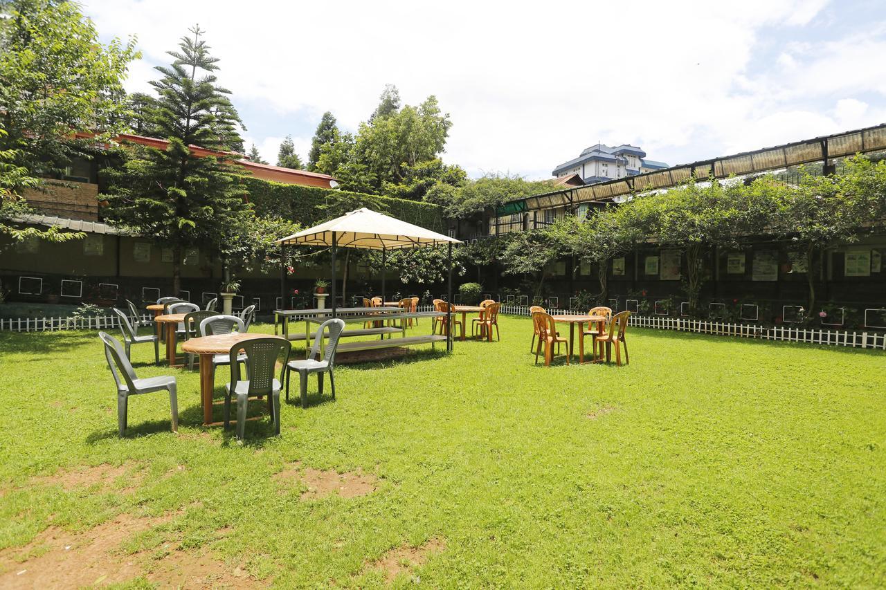 Oyo 2402 Hotel Highwinds Shillong Exteriör bild