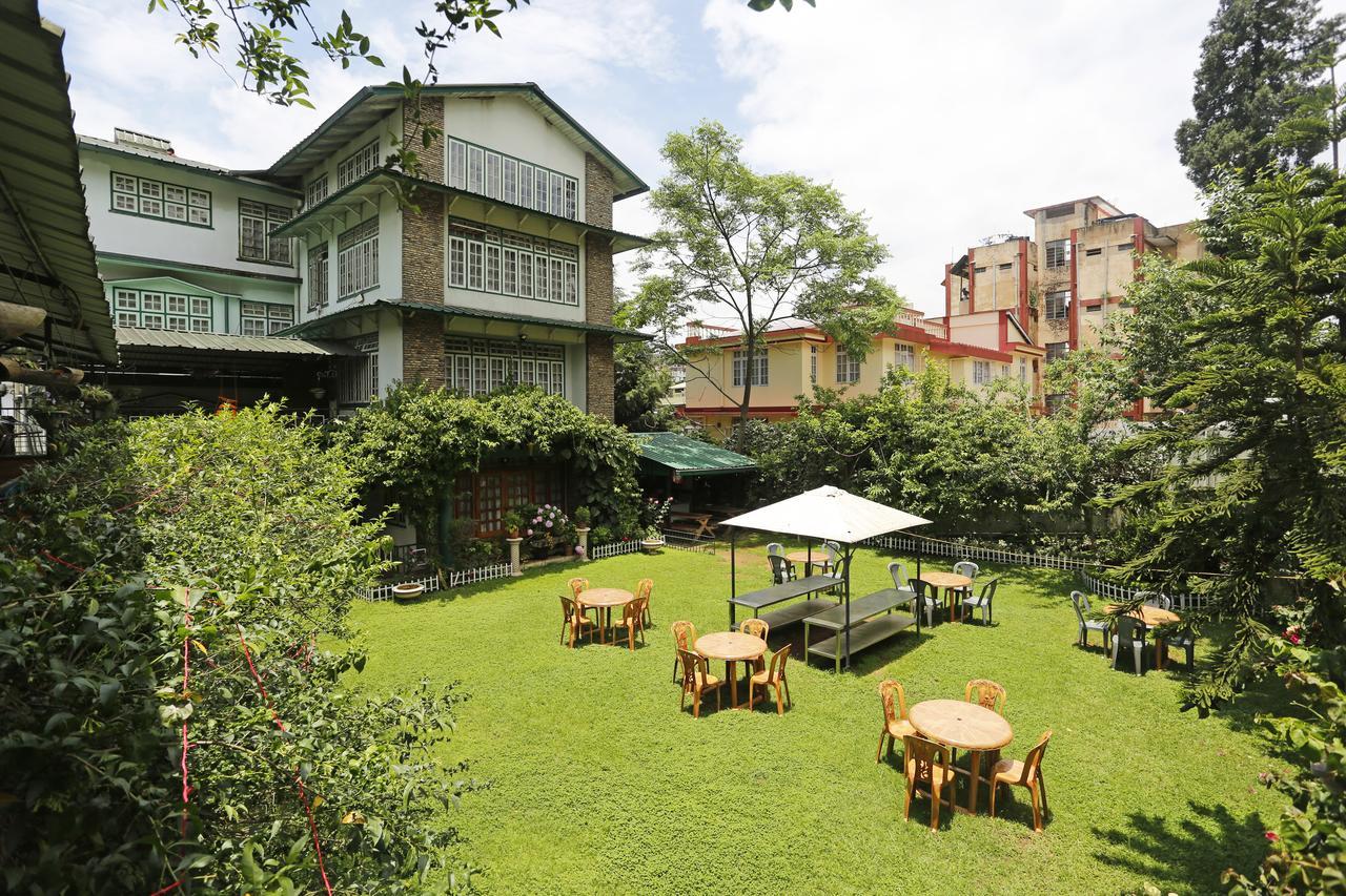 Oyo 2402 Hotel Highwinds Shillong Exteriör bild